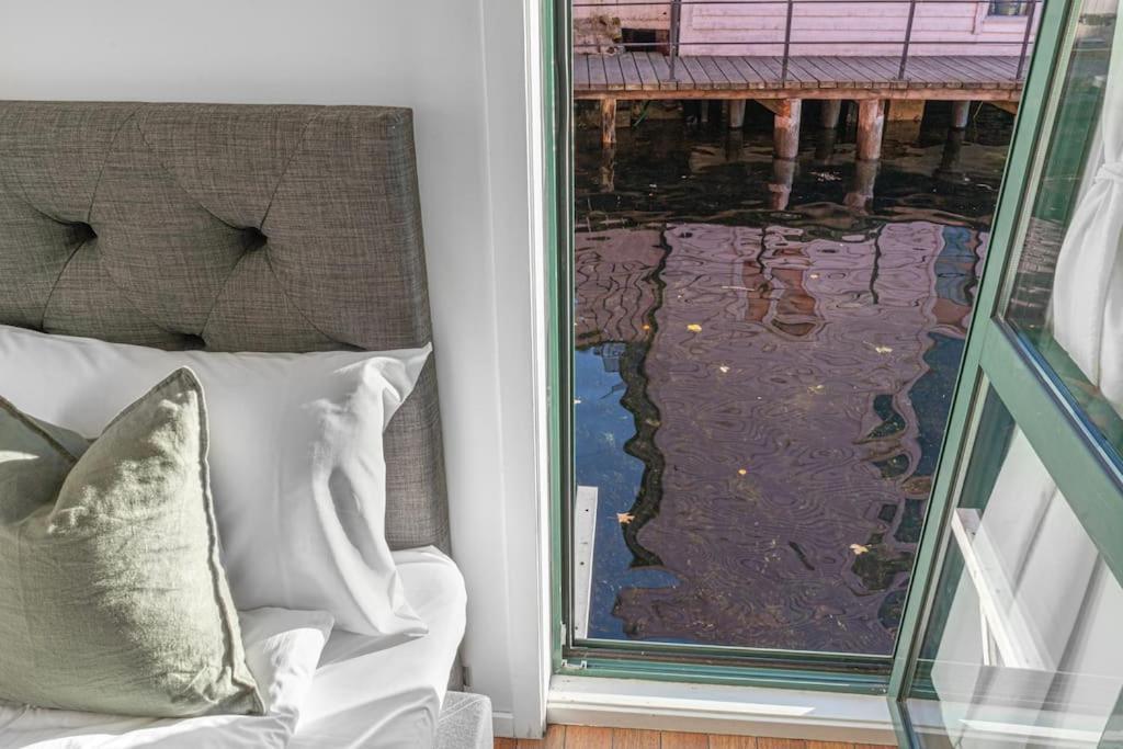 Ocean-View Haven: Take A Swim From Your Window! Берген Экстерьер фото